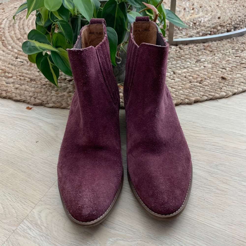 Urban Outfitters Suede Chelsea Boot /Bootie